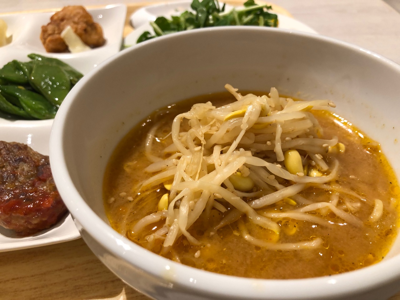 森のソラニワ　夕食時のバイキングにでるラーメンの写真